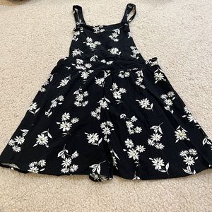 🌼 Art class black floral romper size 8/9 tag 10